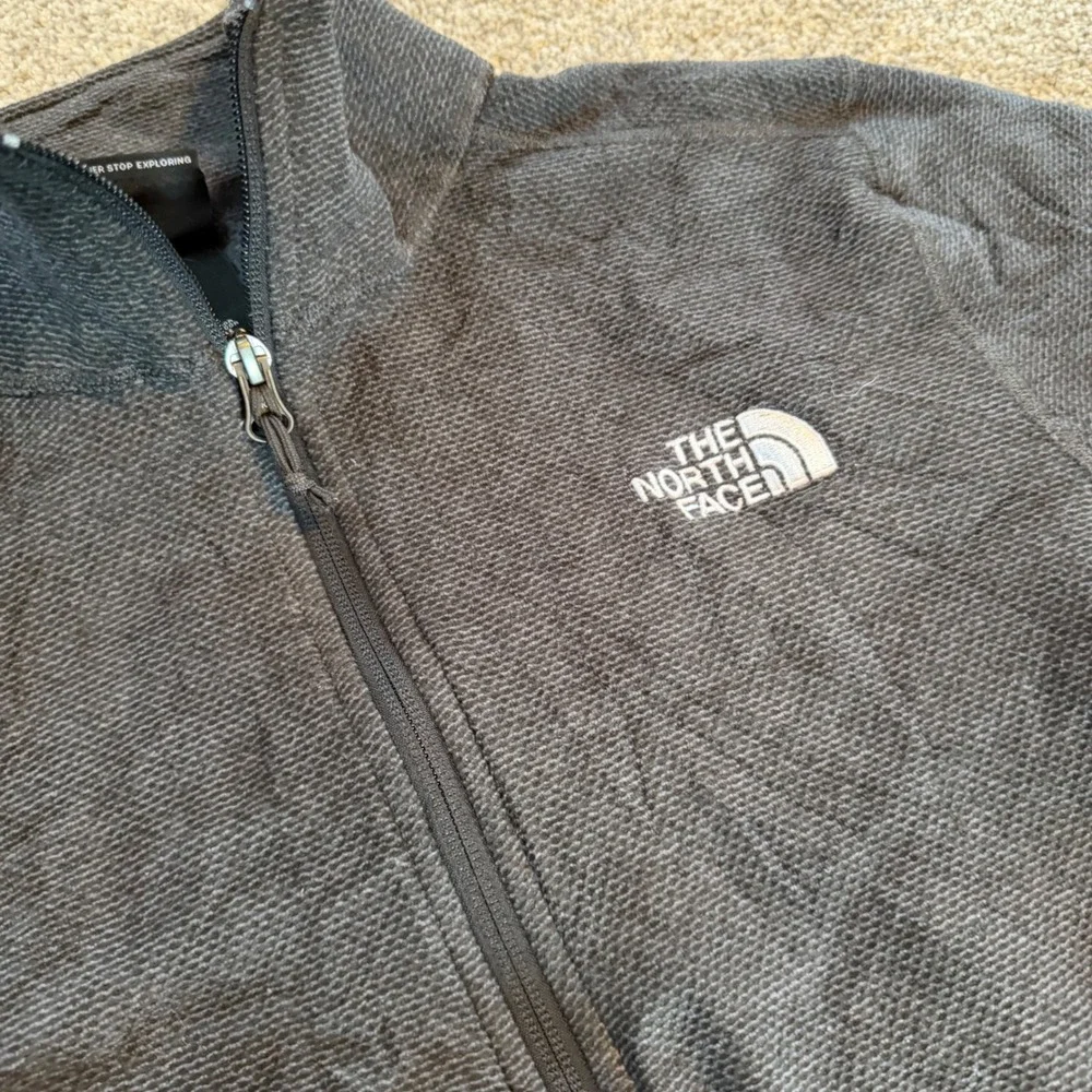 The North Face Mens Quarter Zip Fleece Pullover Dark Gray Grid Texture Small